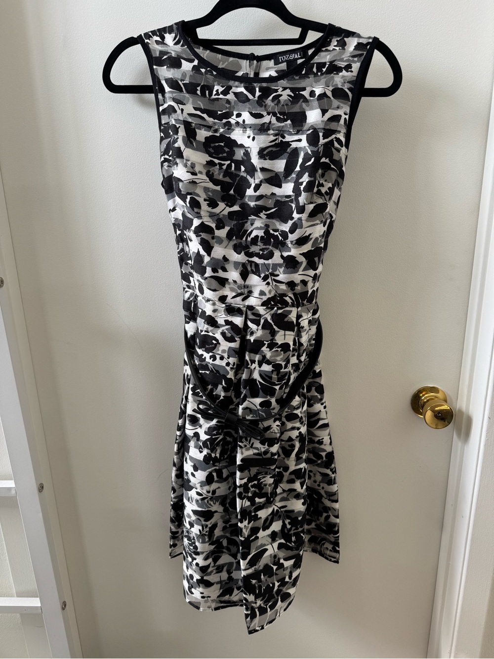 Roz & Ali Black and White Dress